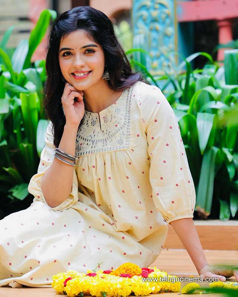 Amritha Aiyer’s Deepavali wishes