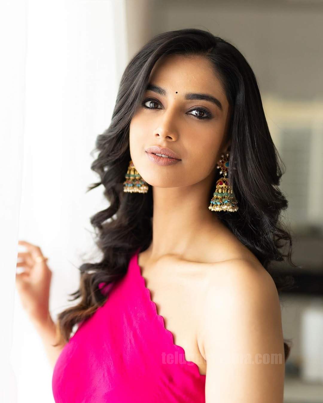 Meenakshi Chaudhary enchants in pink