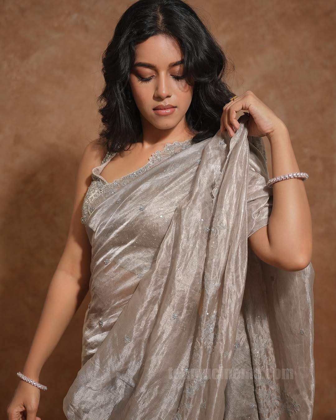 Mirnalini Ravi in a lovely Saree