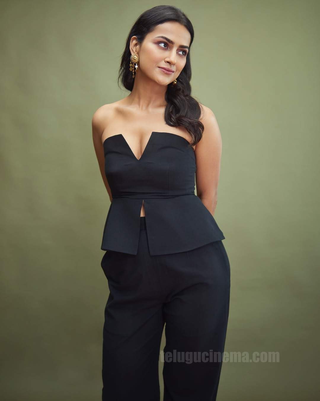 Shraddha Srinath's Sunday pose