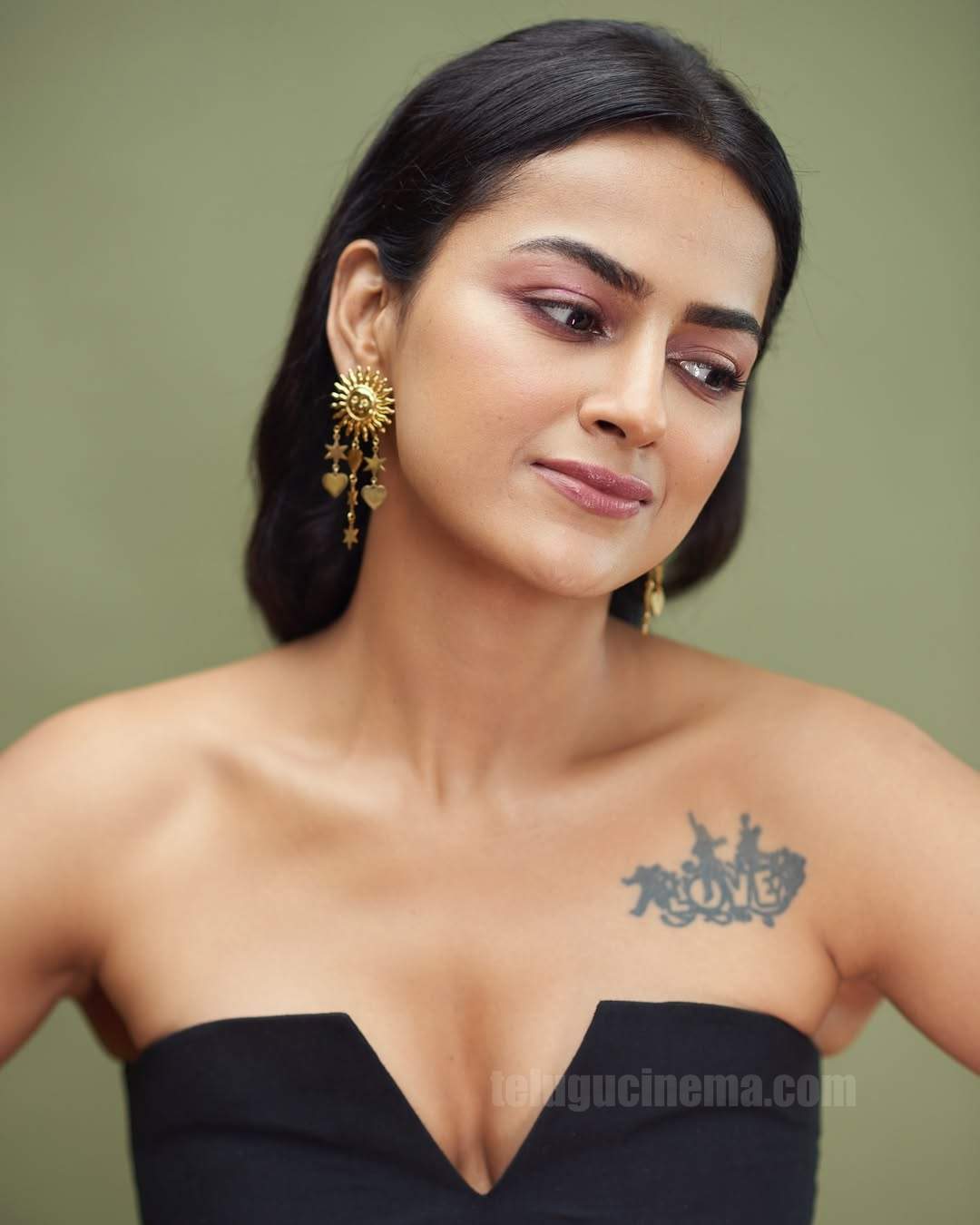 Shraddha Srinath's Sunday pose