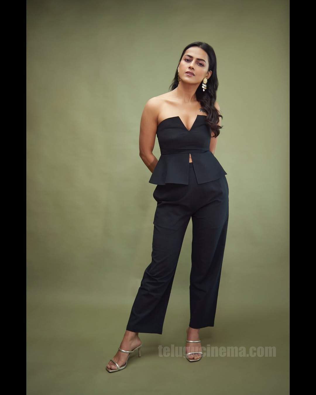 Shraddha Srinath's Sunday pose