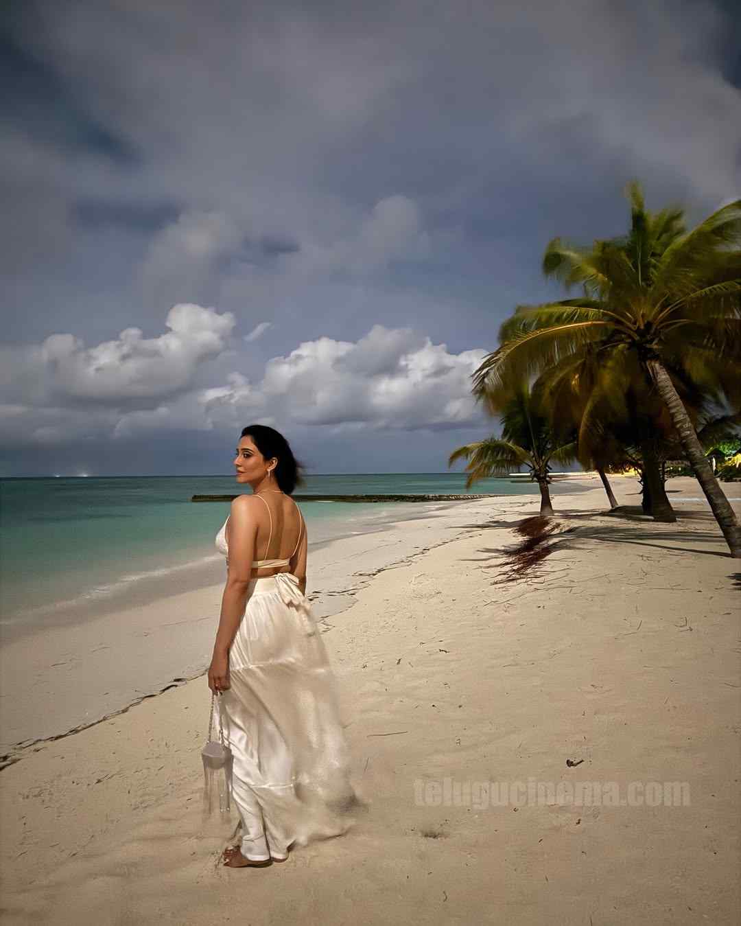 Regina Cassandra  Backless Ensemble