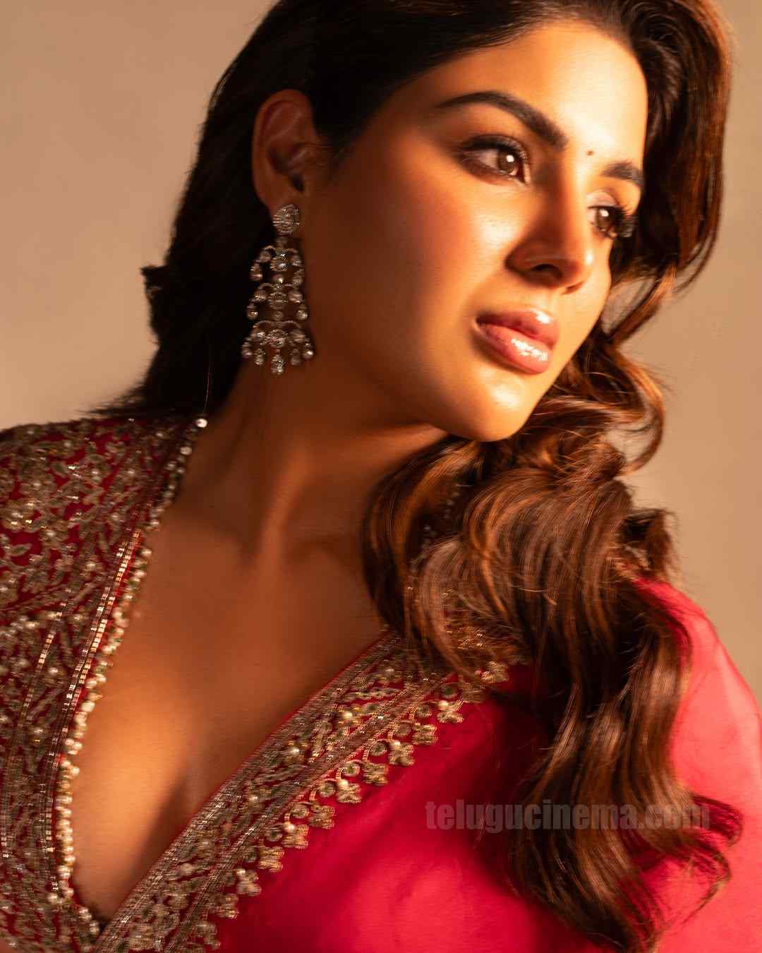 Samyuktha in red saree