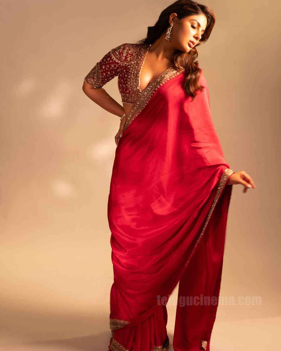 Samyuktha in red saree