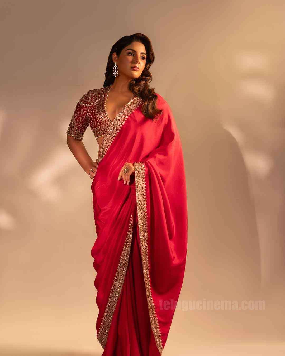 Samyuktha in red saree