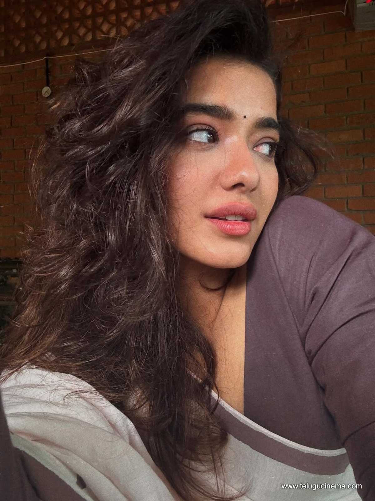 Ketika Sharma keeps it simple