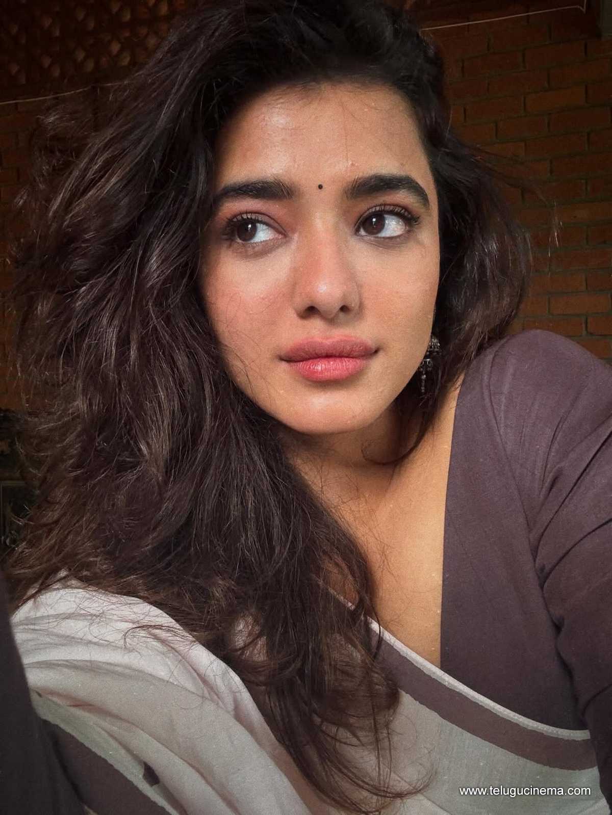 Ketika Sharma keeps it simple