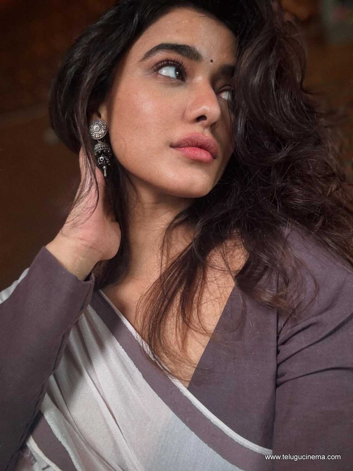 Ketika Sharma keeps it simple
