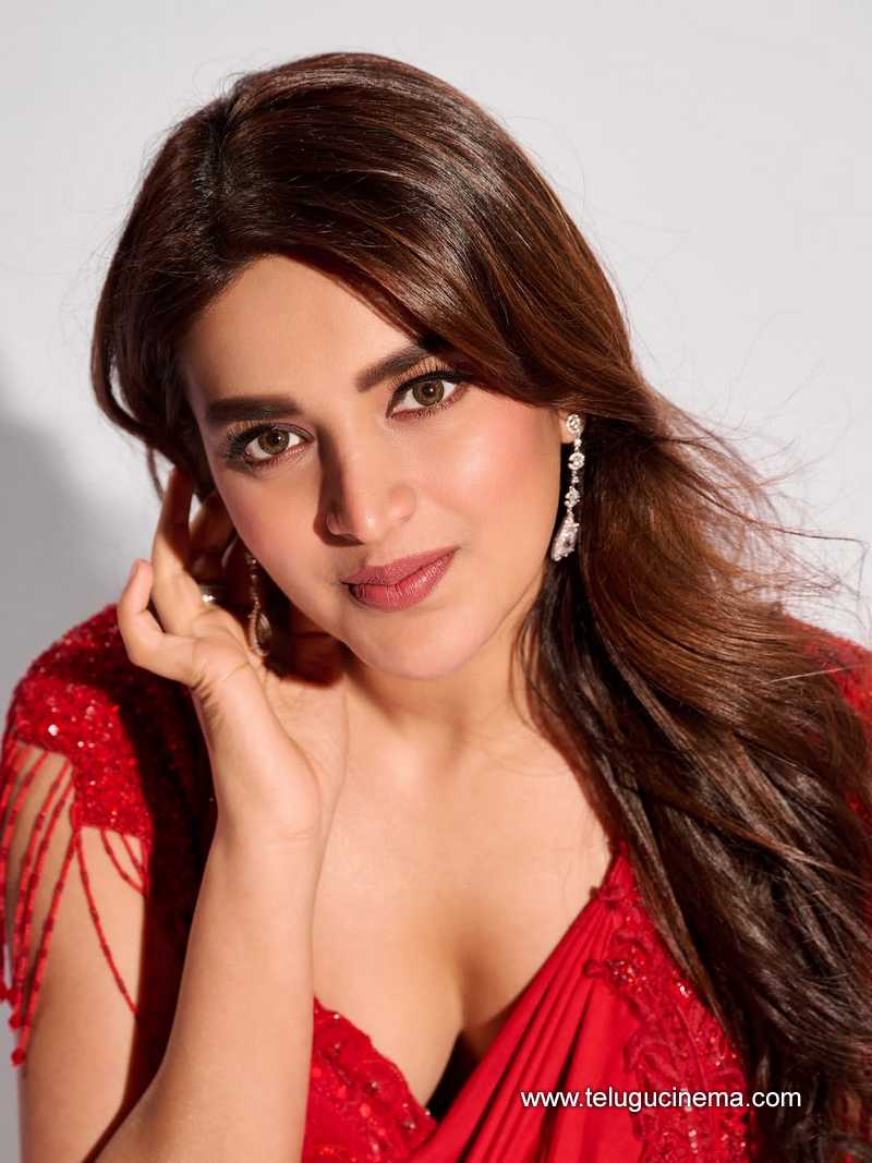 Nidhhi agerwal