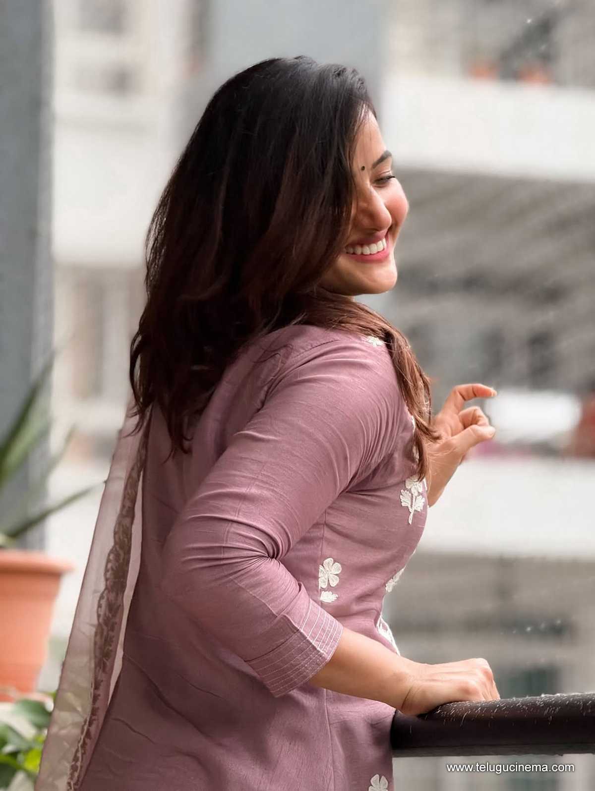 Siri Hanumanthu is tripping over love song