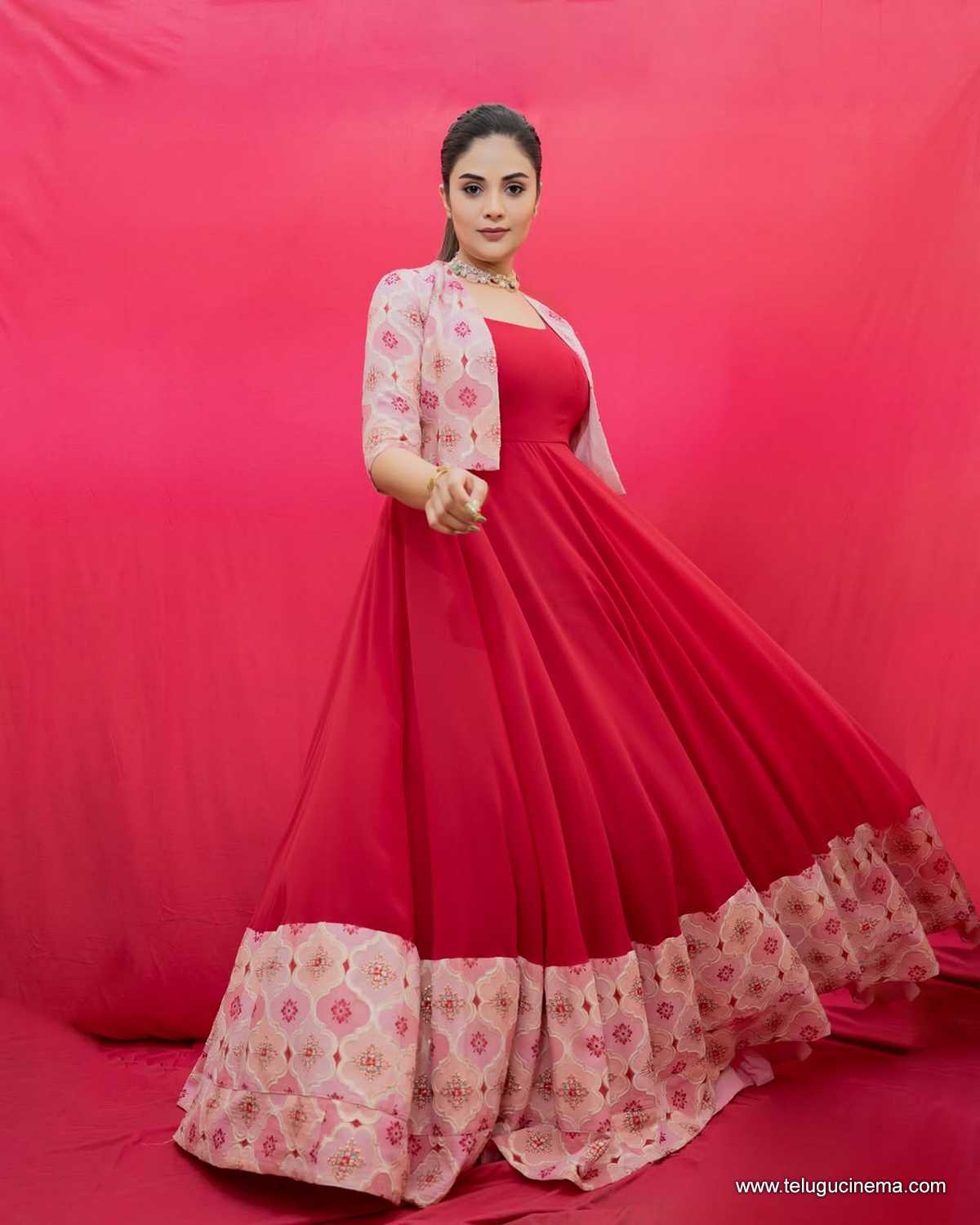 Sreemukhi channels mid-week vibes