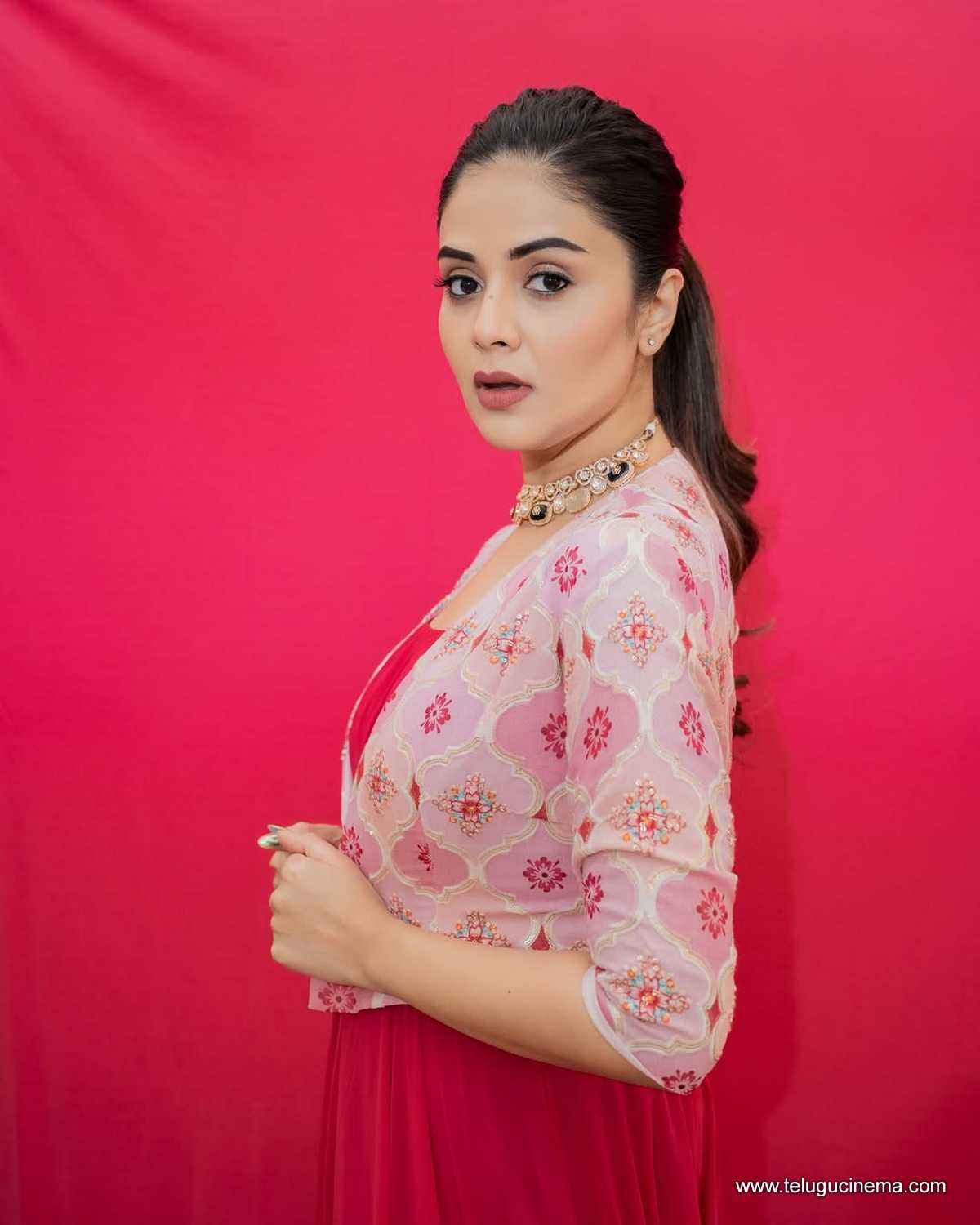 Sreemukhi channels mid-week vibes