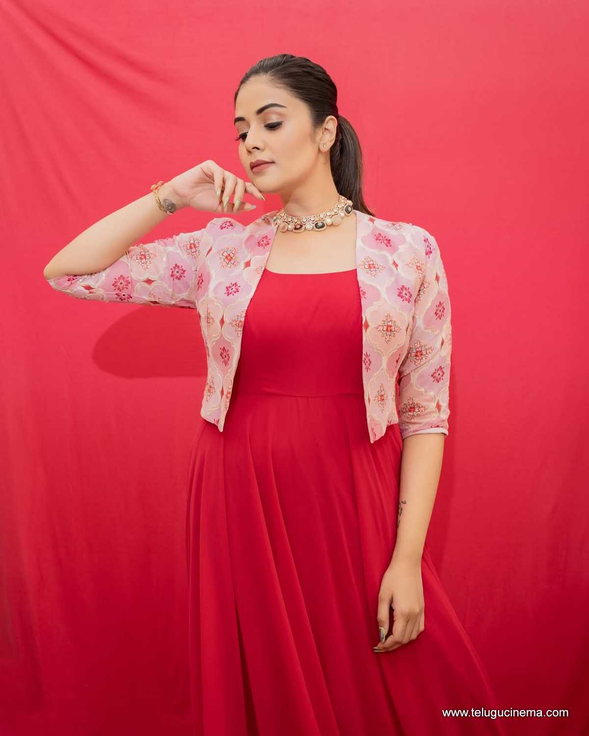 Sreemukhi channels mid-week vibes