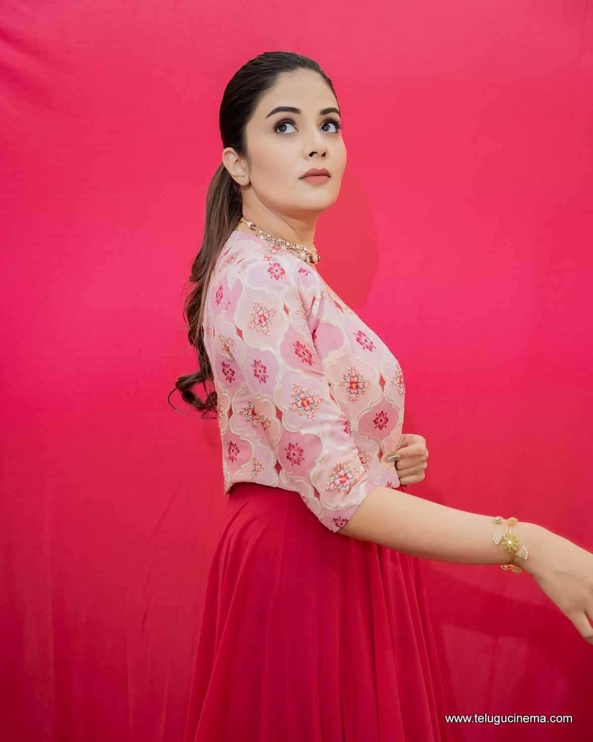 Sreemukhi channels mid-week vibes