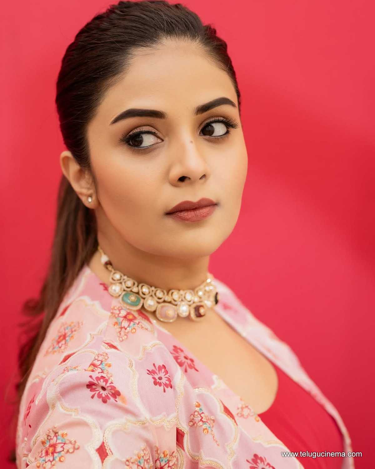 Sreemukhi channels mid-week vibes