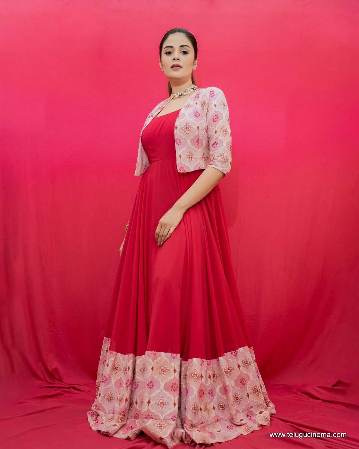 Sreemukhi channels mid-week vibes
