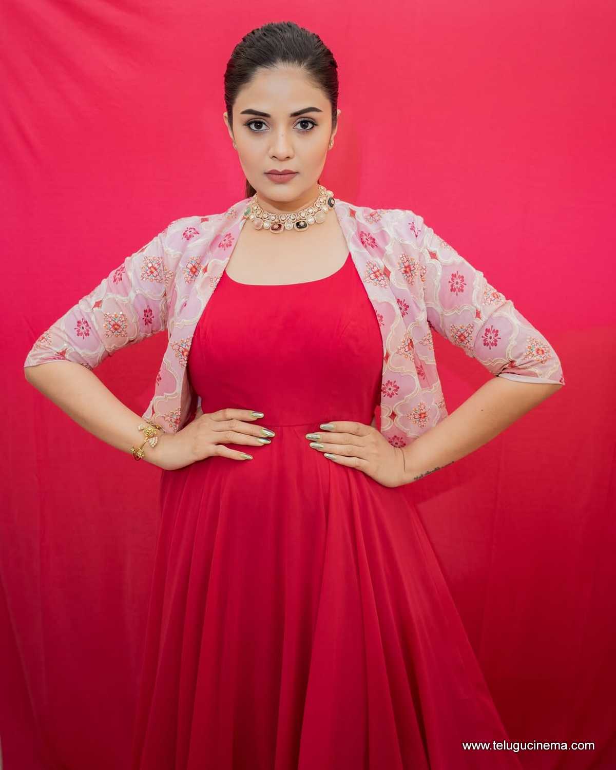 Sreemukhi channels mid-week vibes