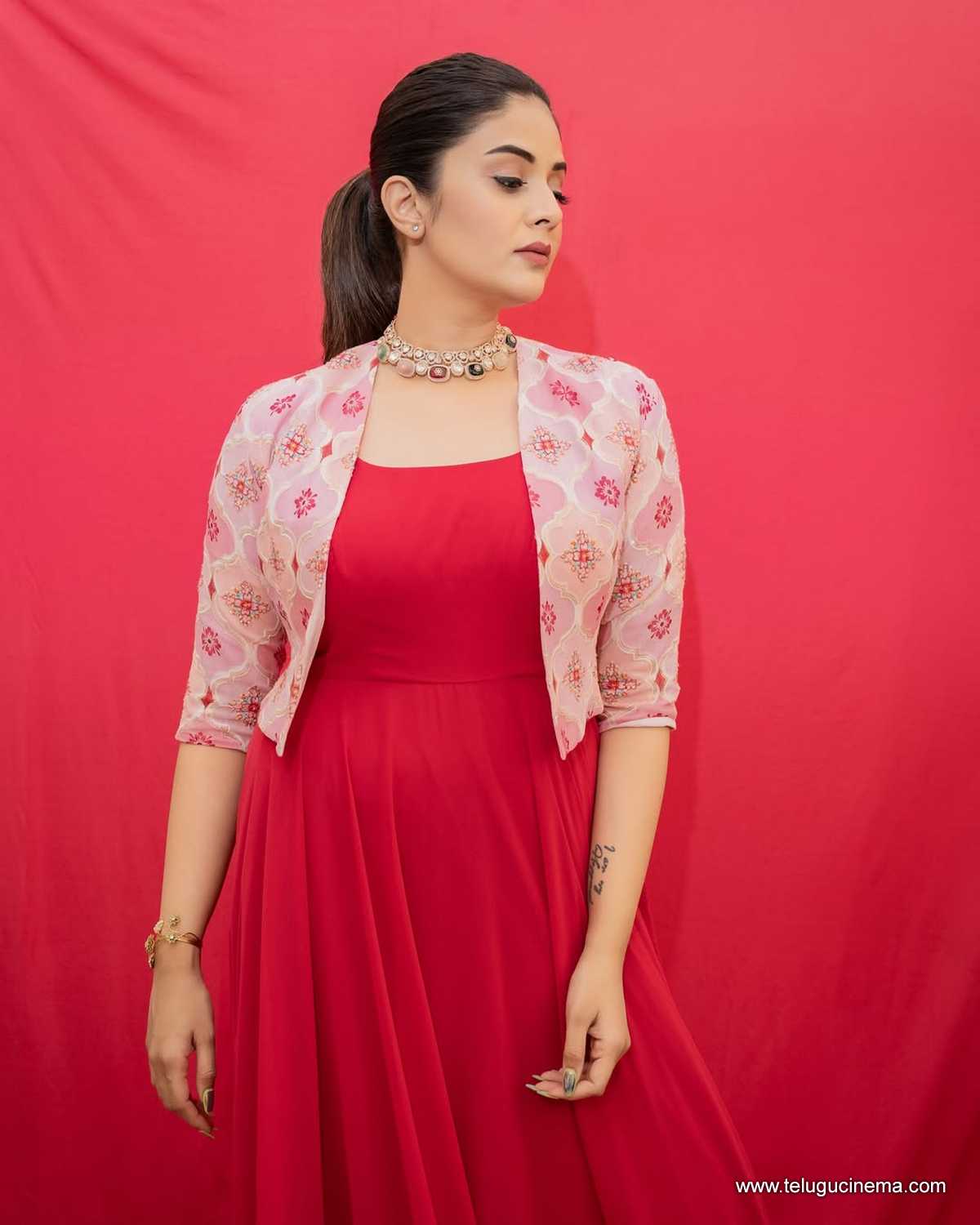 Sreemukhi channels mid-week vibes