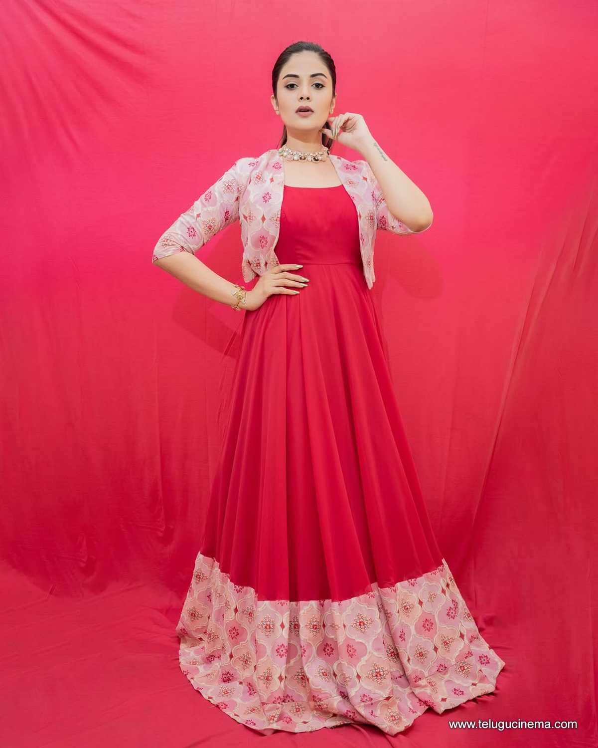 Sreemukhi channels mid-week vibes